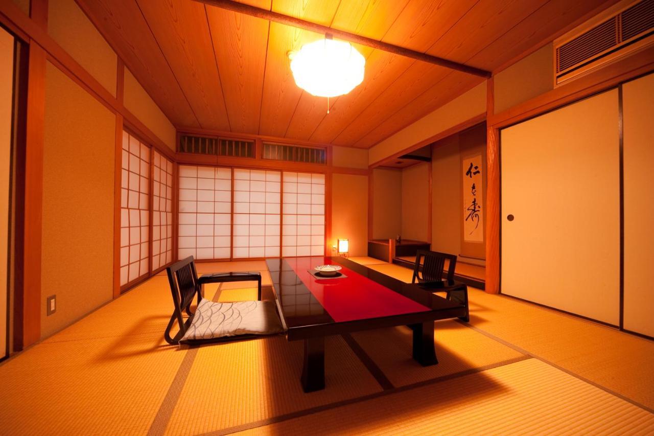Готель Ryotei Tanokura Юфу Екстер'єр фото